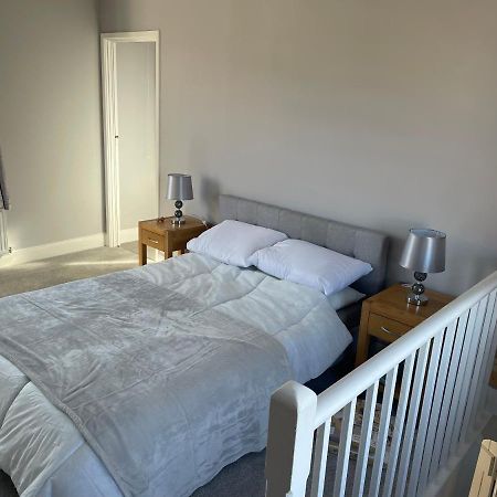 Brady'S Glastonbury Beautiful Pad Great Location! Extérieur photo
