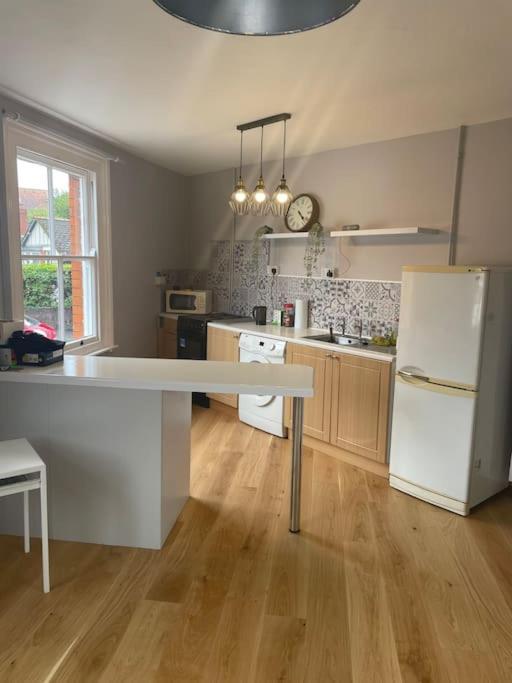 Brady'S Glastonbury Beautiful Pad Great Location! Extérieur photo