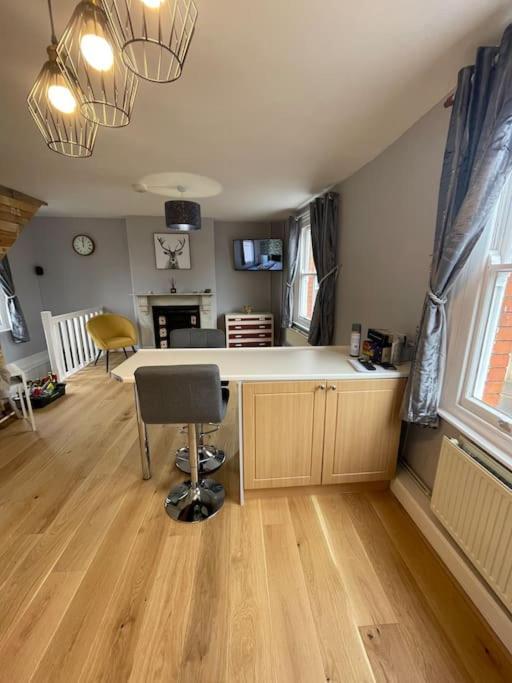 Brady'S Glastonbury Beautiful Pad Great Location! Extérieur photo