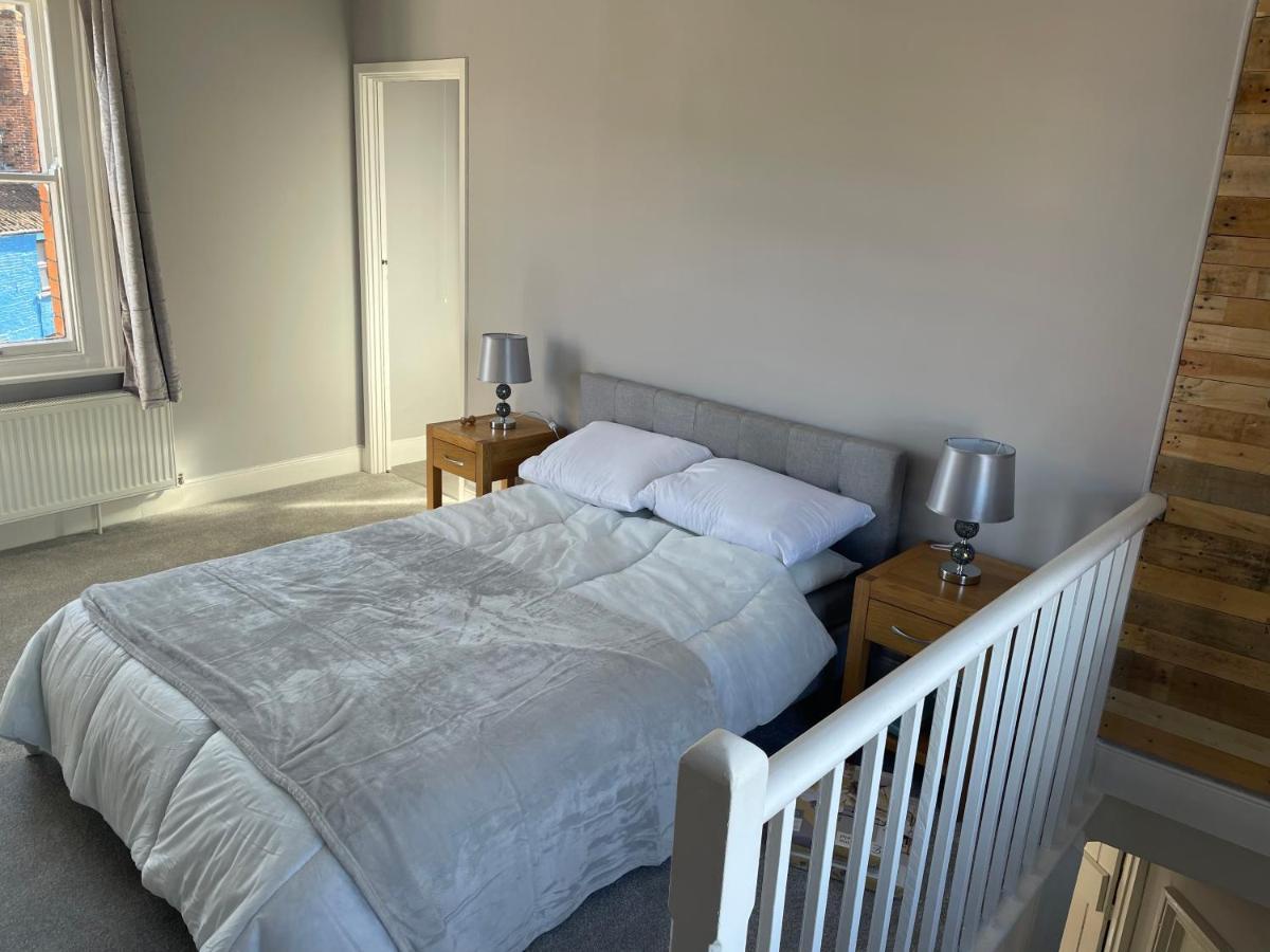 Brady'S Glastonbury Beautiful Pad Great Location! Extérieur photo