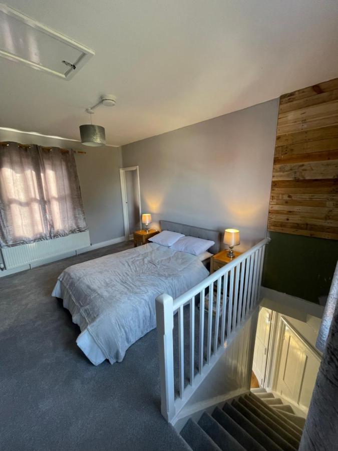 Brady'S Glastonbury Beautiful Pad Great Location! Extérieur photo